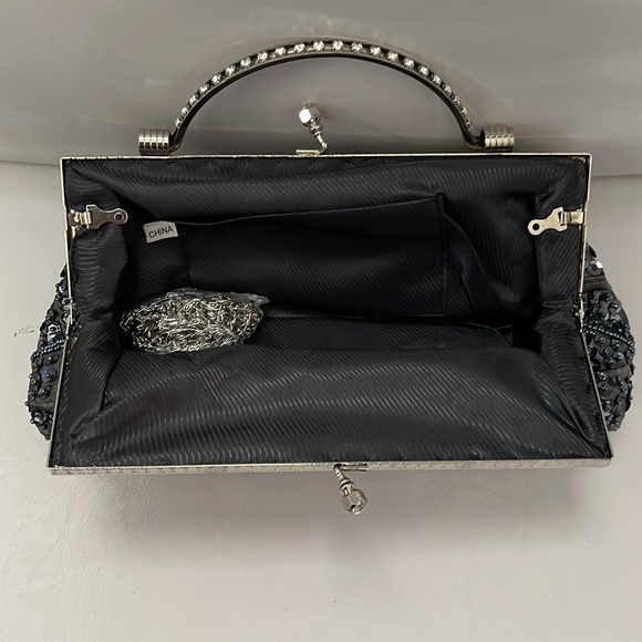 BNWT Silver grey beaded purse - Picture 3 of 4